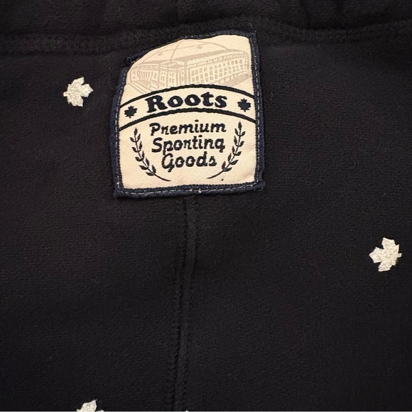 Roots Toronto Maple Leafs crossover zipper hoodie L/G - Picture 9 of 11